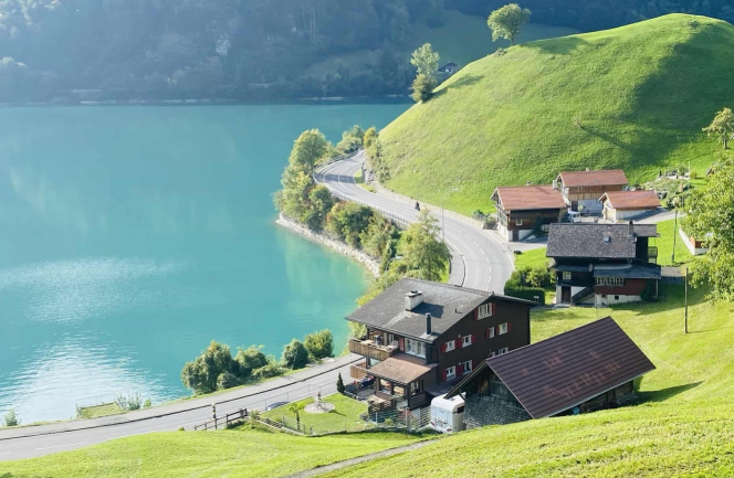 لونجيرن من أجمل البحيرات في سويسرا  Do