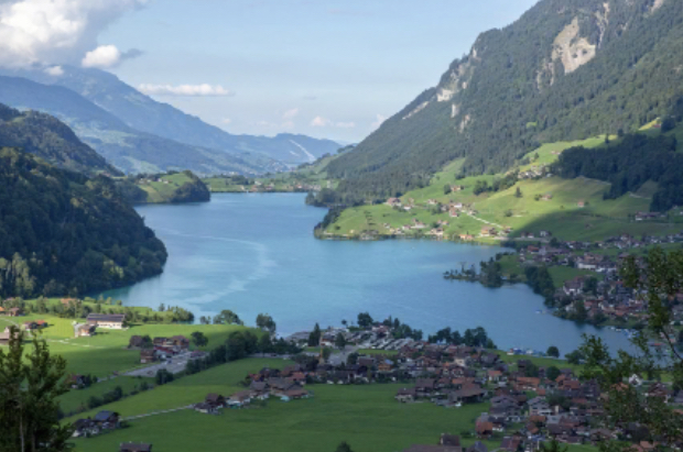 لونجيرن من أجمل البحيرات في سويسرا  Do